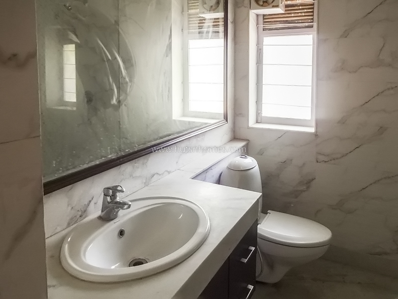 4 BHK Farm House For Rent in Dlf Chattarpur Farms