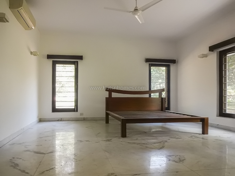 4 BHK Farm House For Rent in Dlf Chattarpur Farms