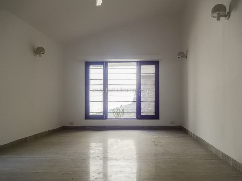 4 BHK Farm House For Rent in Dlf Chattarpur Farms