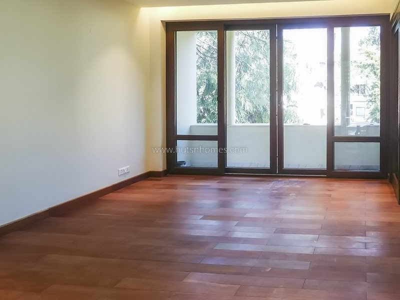 3 BHK Duplex For Rent in Prithviraj Road