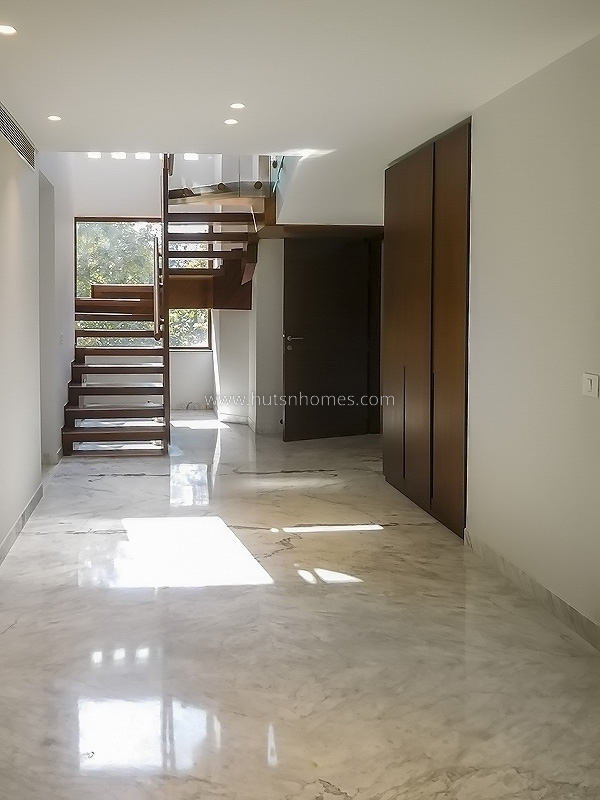 3 BHK Duplex For Rent in Prithviraj Road