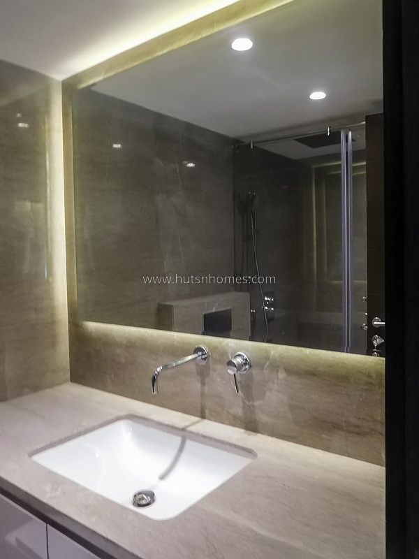 3 BHK Duplex For Rent in Prithviraj Road