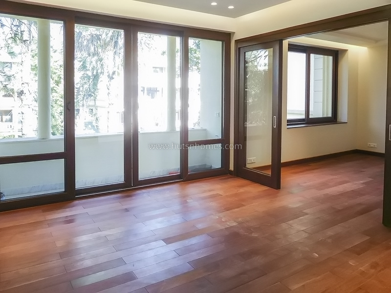 3 BHK Duplex For Rent in Prithviraj Road