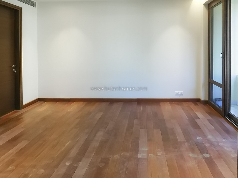 3 BHK Duplex For Rent in Prithviraj Road