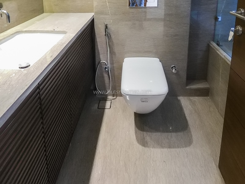 3 BHK Duplex For Rent in Prithviraj Road