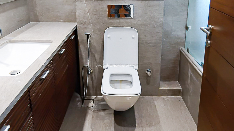 3 BHK Duplex For Rent in Prithviraj Road