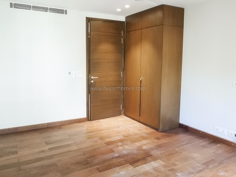 3 BHK Duplex For Rent in Prithviraj Road