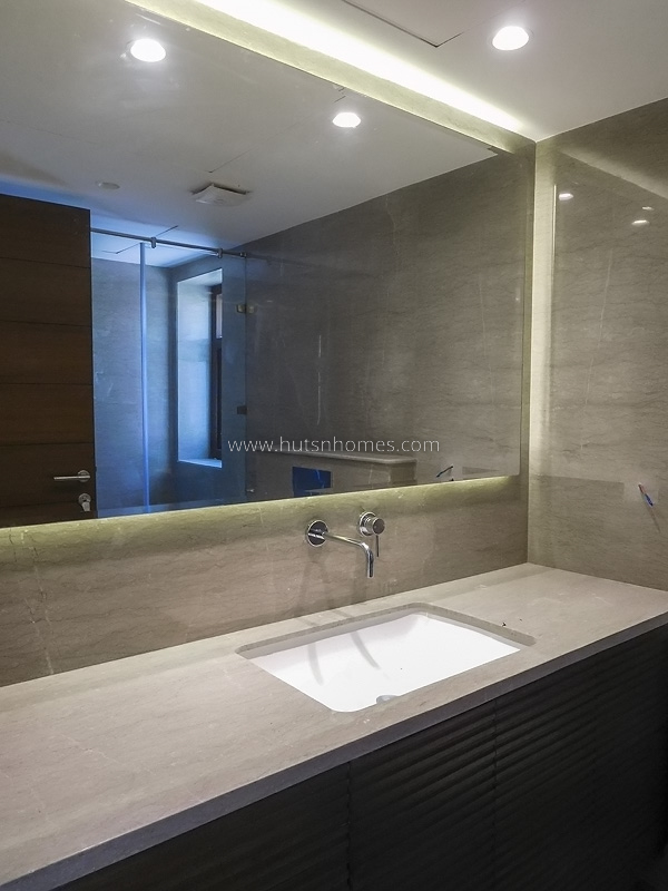 3 BHK Duplex For Rent in Prithviraj Road