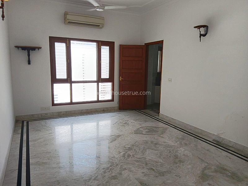 3 BHK Flat For Rent in Nizamuddin East