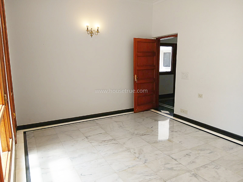 3 BHK Flat For Rent in Nizamuddin East