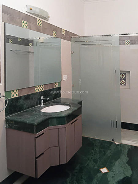 3 BHK Flat For Rent in Nizamuddin East