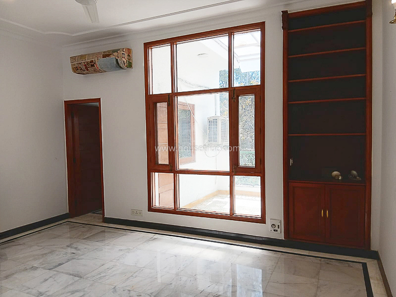 3 BHK Flat For Rent in Nizamuddin East