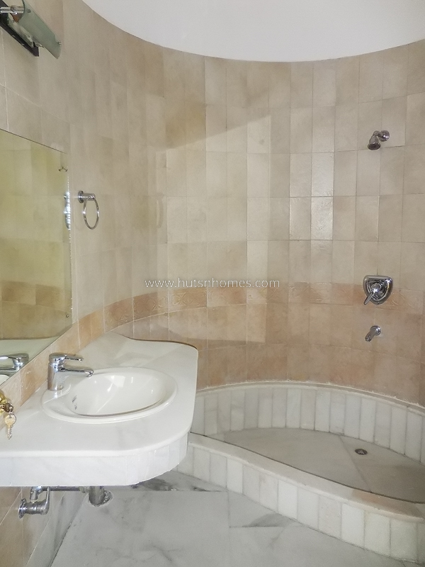7 BHK House For Rent in Maharani Bagh
