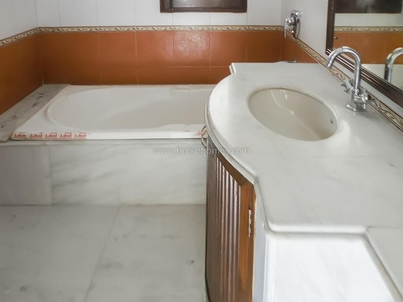 7 BHK House For Rent in Maharani Bagh