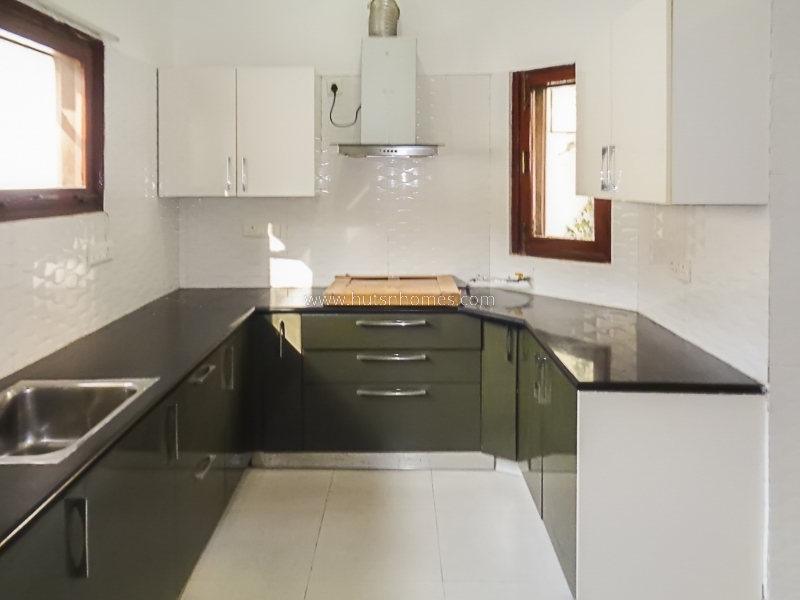 5 BHK House For Rent in Vasant Vihar