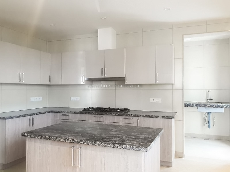 5 BHK Flat For Rent in Vasant Vihar