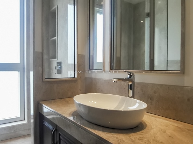 5 BHK Flat For Rent in Vasant Vihar