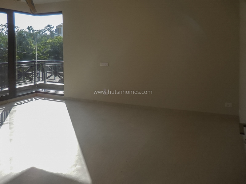 4 BHK Flat For Rent in Shanti Niketan