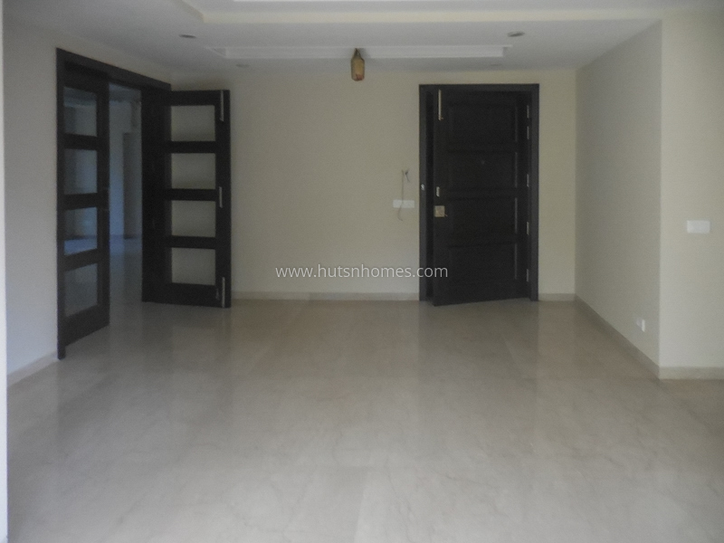 4 BHK Flat For Rent in Shanti Niketan