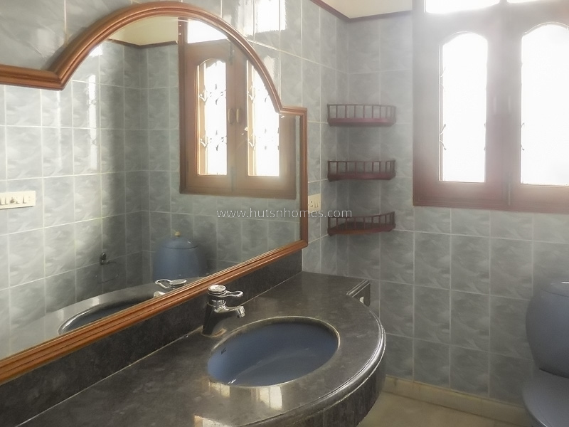 4 BHK Duplex For Rent in Shanti Niketan