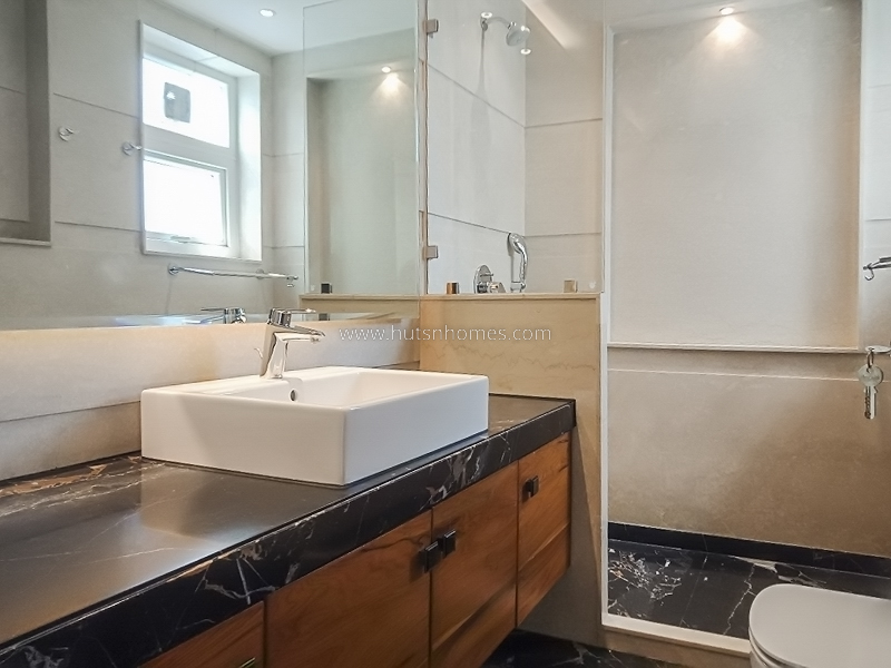 4 BHK Duplex For Rent in Shanti Niketan