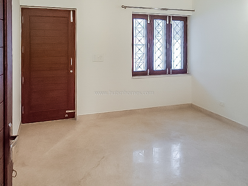 5 BHK Flat For Rent in Shanti Niketan
