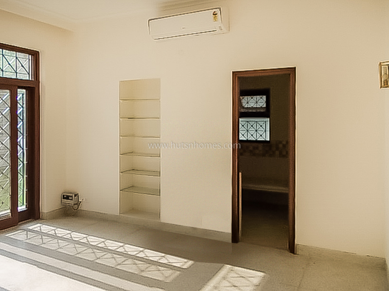 5 BHK Flat For Rent in Shanti Niketan