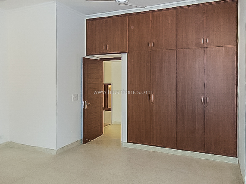 5 BHK Flat For Rent in Shanti Niketan