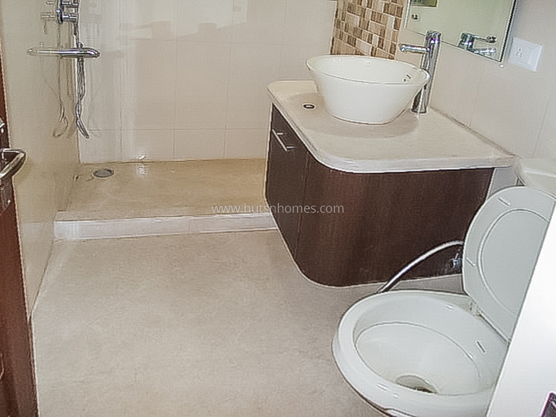 5 BHK Flat For Rent in Shanti Niketan