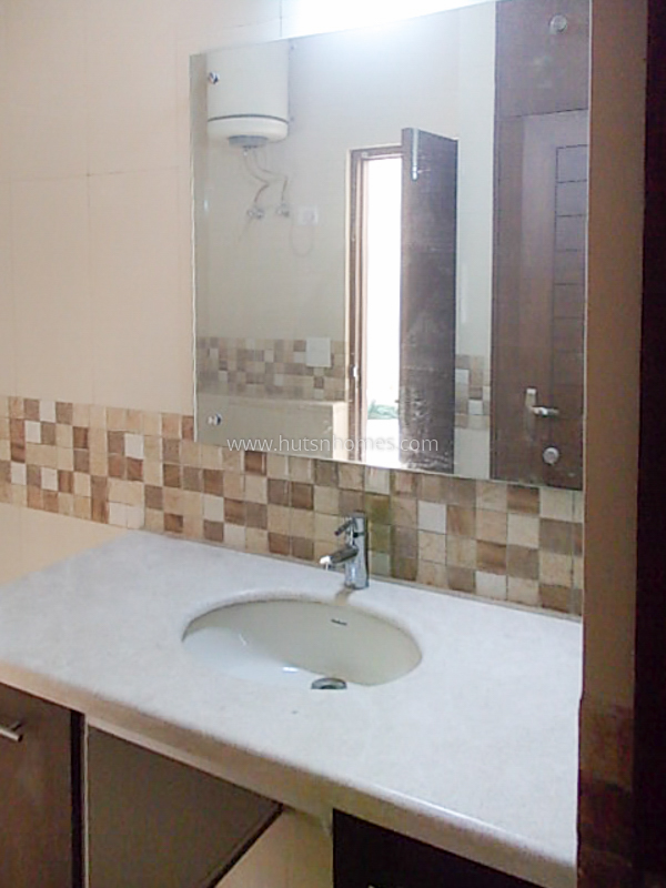5 BHK Flat For Rent in Shanti Niketan