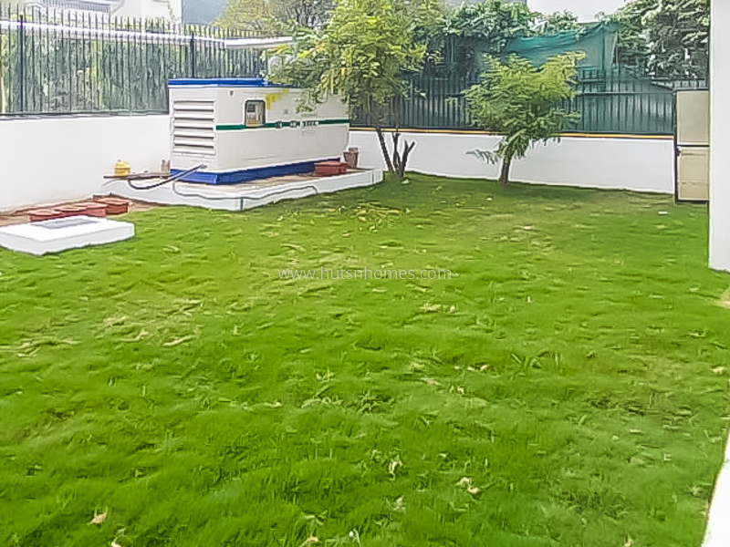 5 BHK Flat For Rent in Shanti Niketan