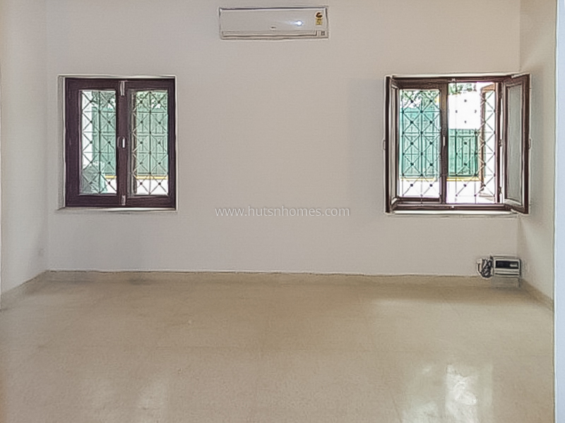 5 BHK Flat For Rent in Shanti Niketan