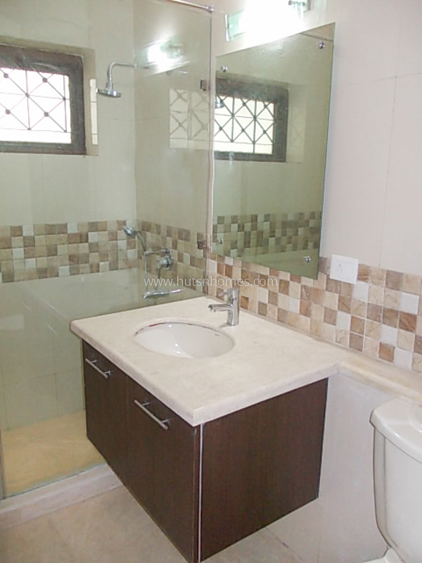 5 BHK Flat For Rent in Shanti Niketan