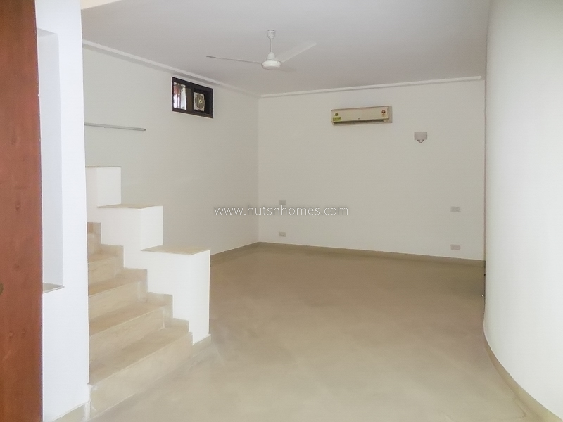 4 BHK Duplex For Rent in Shanti Niketan