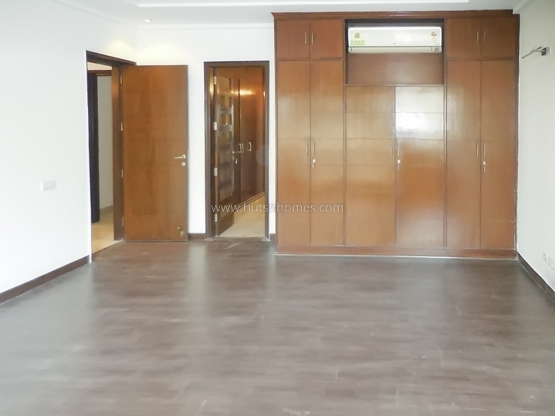 4 BHK Duplex For Rent in Shanti Niketan