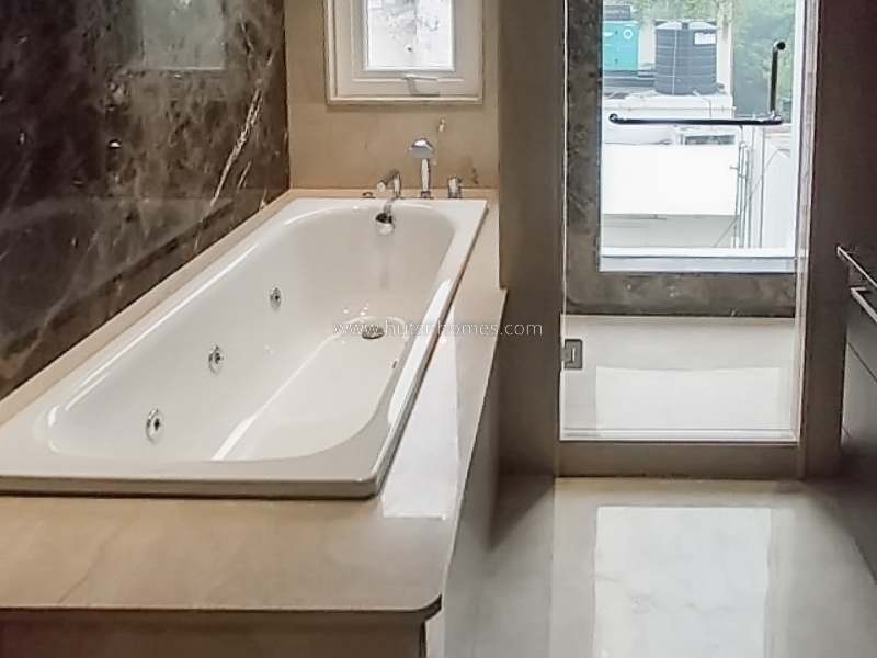 4 BHK Flat For Rent in Shanti Niketan