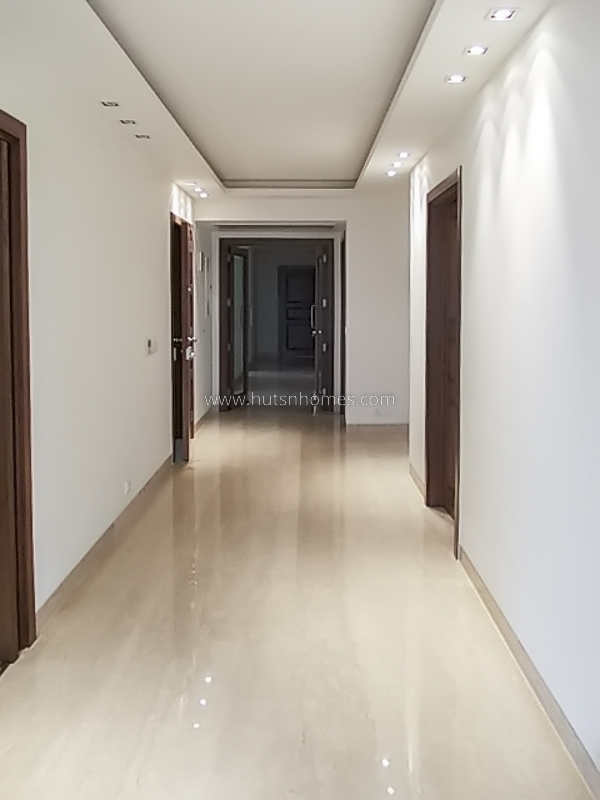 4 BHK Flat For Rent in Shanti Niketan