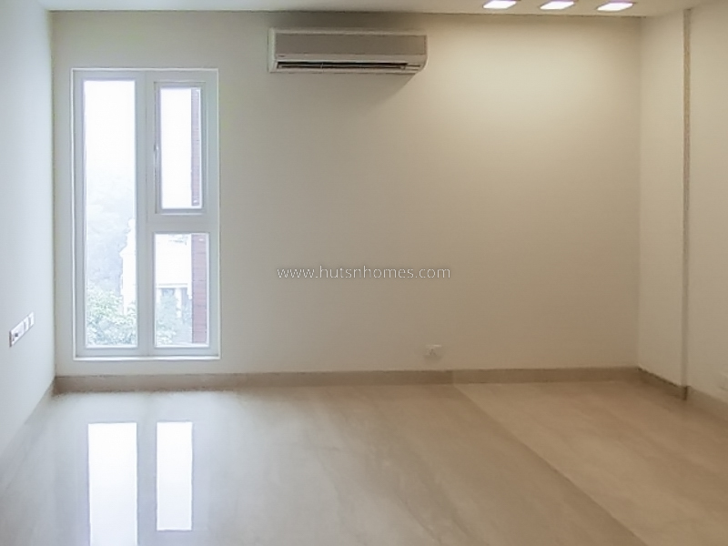 4 BHK Flat For Rent in Shanti Niketan