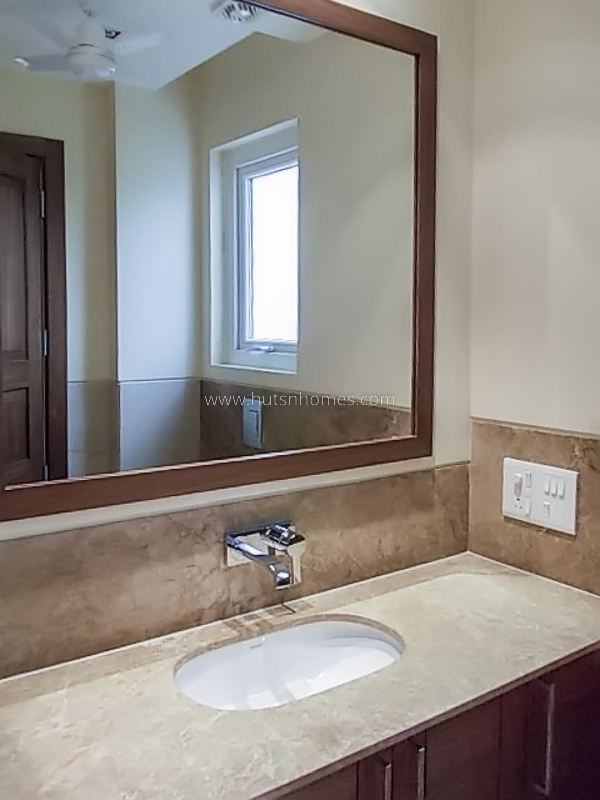 4 BHK Flat For Rent in Shanti Niketan