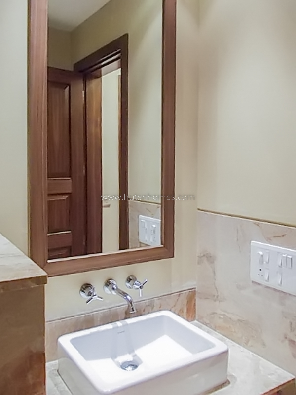 4 BHK Flat For Rent in Shanti Niketan