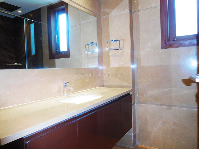 4 BHK Flat For Rent in Shanti Niketan