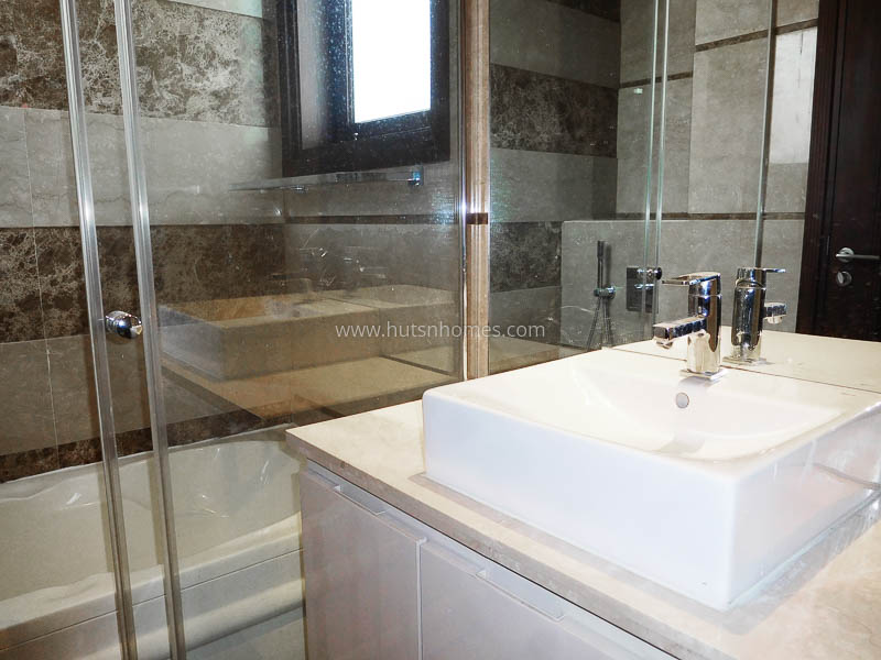 4 BHK Flat For Rent in Shanti Niketan