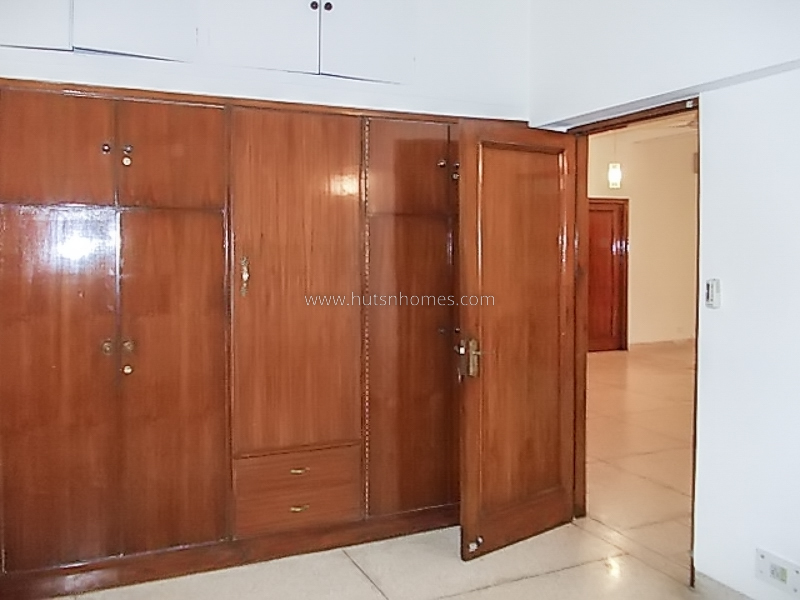 4 BHK Flat For Rent in Shanti Niketan