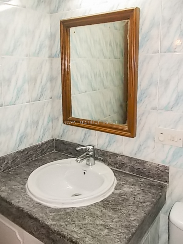4 BHK Flat For Rent in Shanti Niketan