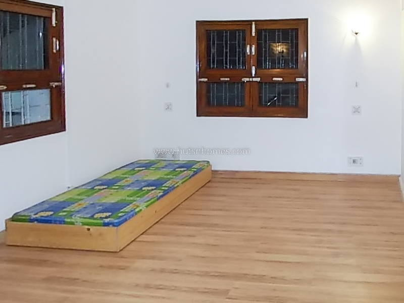 4 BHK Flat For Rent in Shanti Niketan