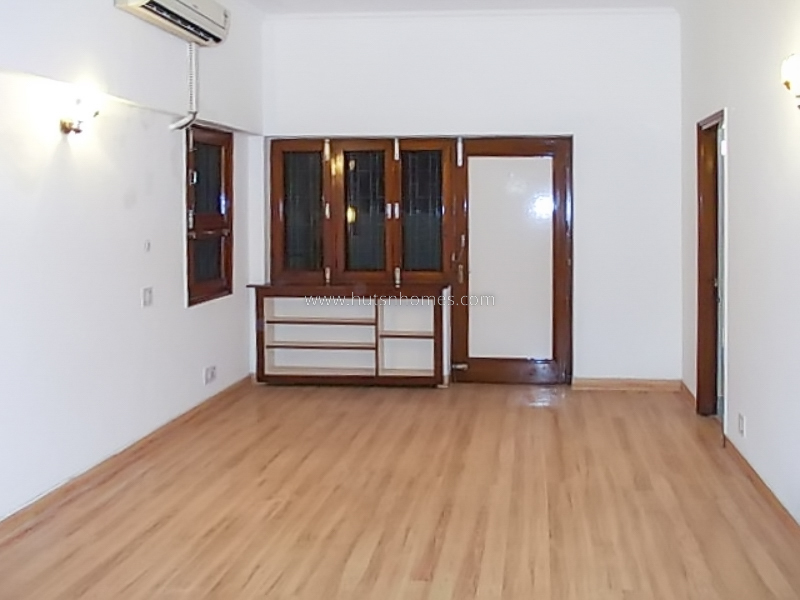 4 BHK Flat For Rent in Shanti Niketan