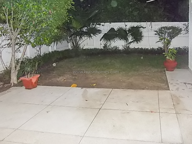 4 BHK Flat For Rent in Shanti Niketan
