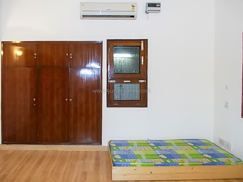 4 BHK Flat For Rent in Shanti Niketan