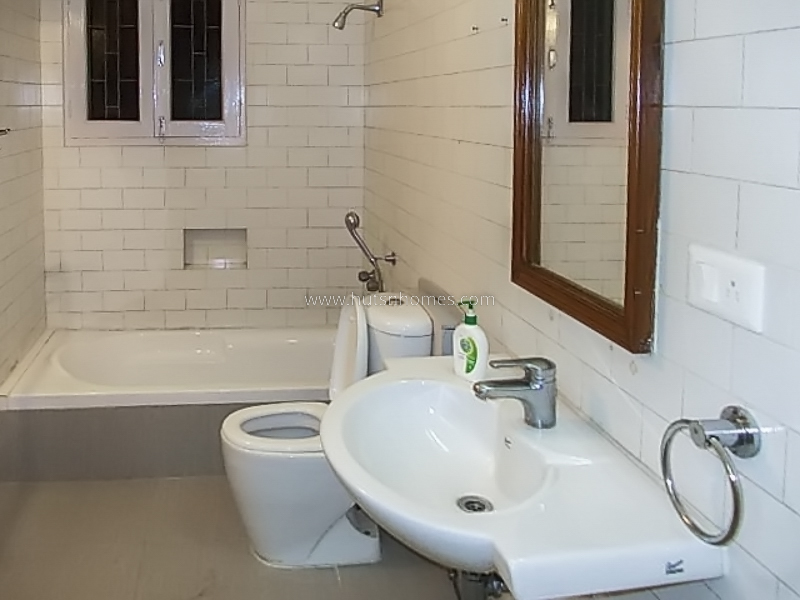 4 BHK Flat For Rent in Shanti Niketan