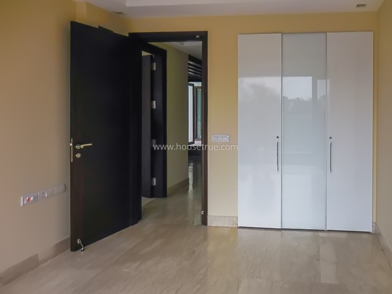4 BHK Flat For Rent in Shanti Niketan